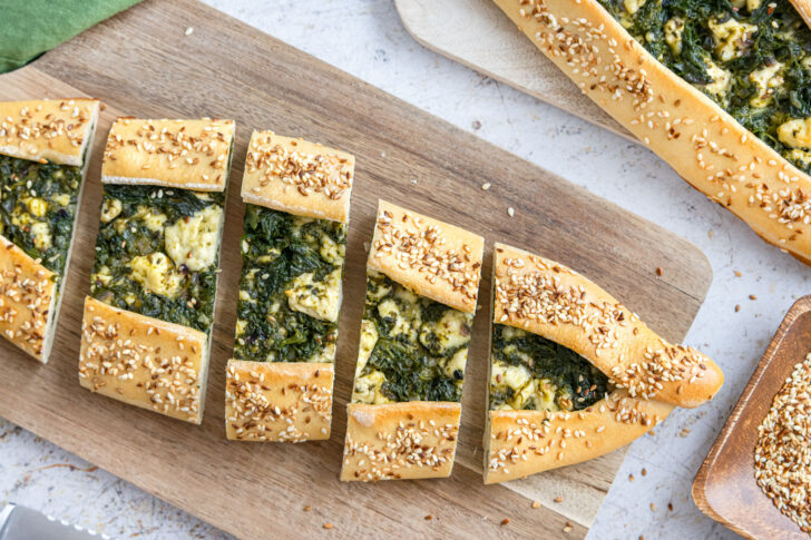 Pide mit Käse-Spinat-Füllung