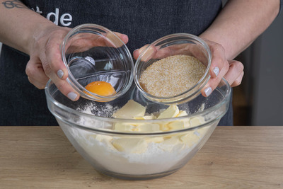 Eigelb und Zucker dazugeben