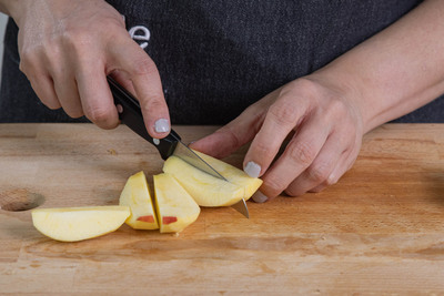 Äpfel klein schneiden