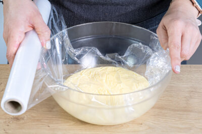 Vanillepudding abdecken und auskühlen lassen