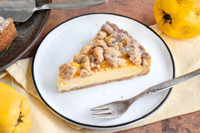 Quittenkuchen mit Vanillepudding und Streusel