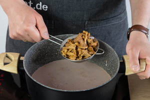 Pfifferlinge dazugeben