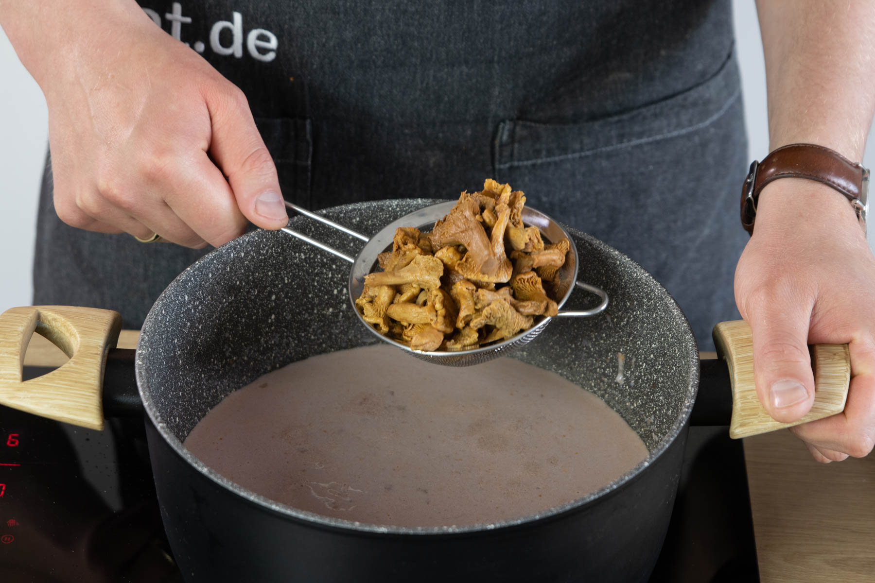 Pfifferlinge dazugeben