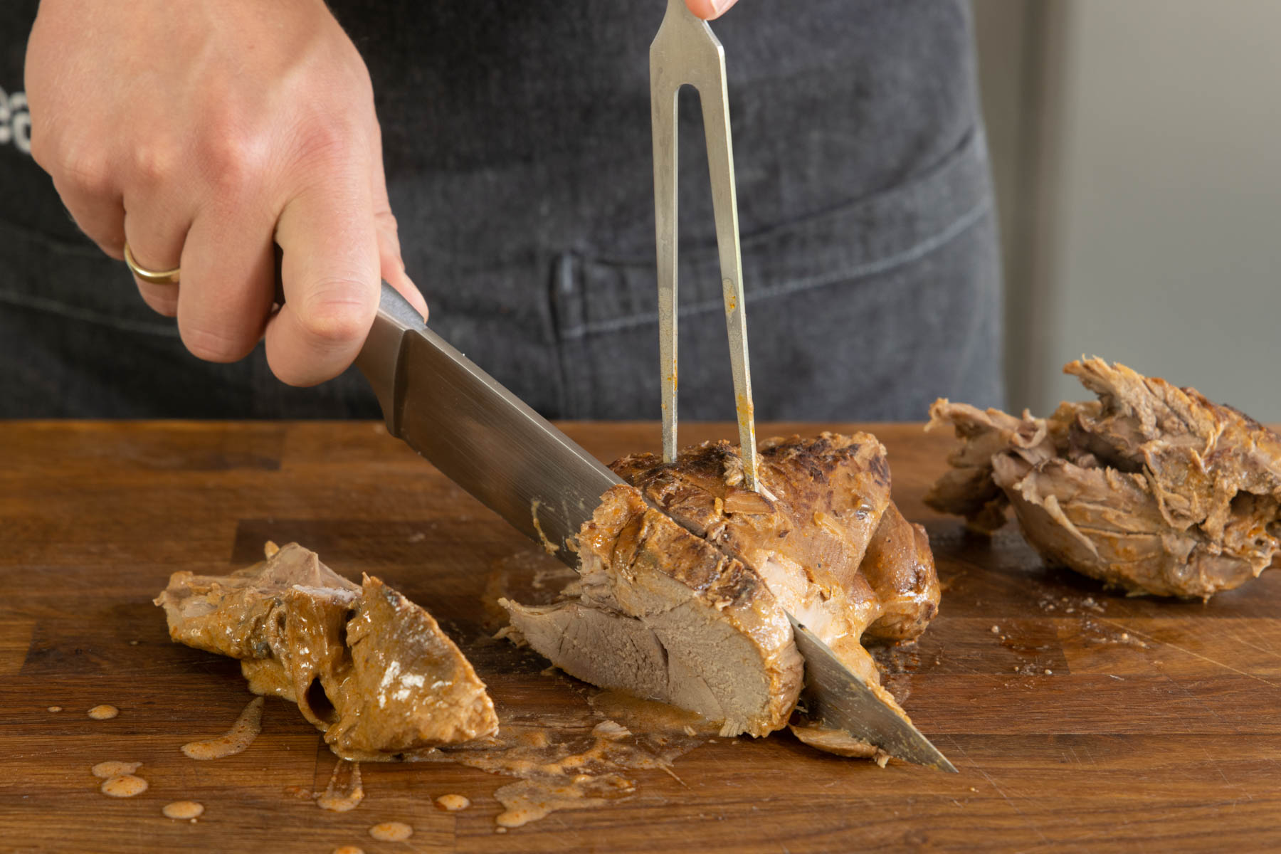 Fleisch in Scheiben schneiden