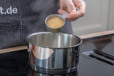 Couscous ziehen lassen