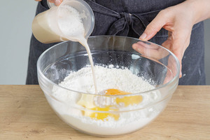 Hefemilch dazu gießen
