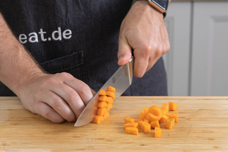 Karotte würfeln