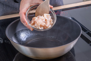 Hähnchenfleisch anbraten