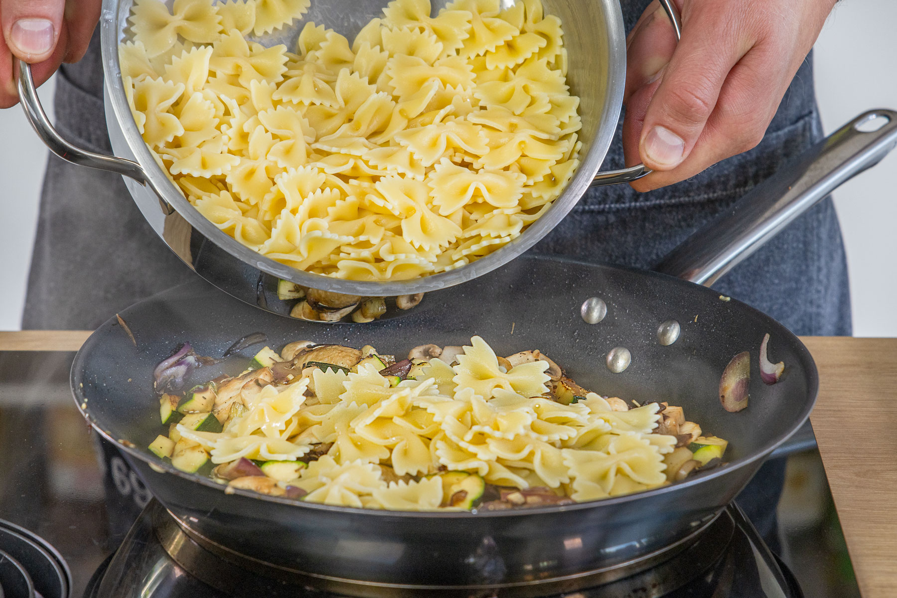 Vegetarischer Nudelauflauf mit Gemüse | Rezept - eat.de