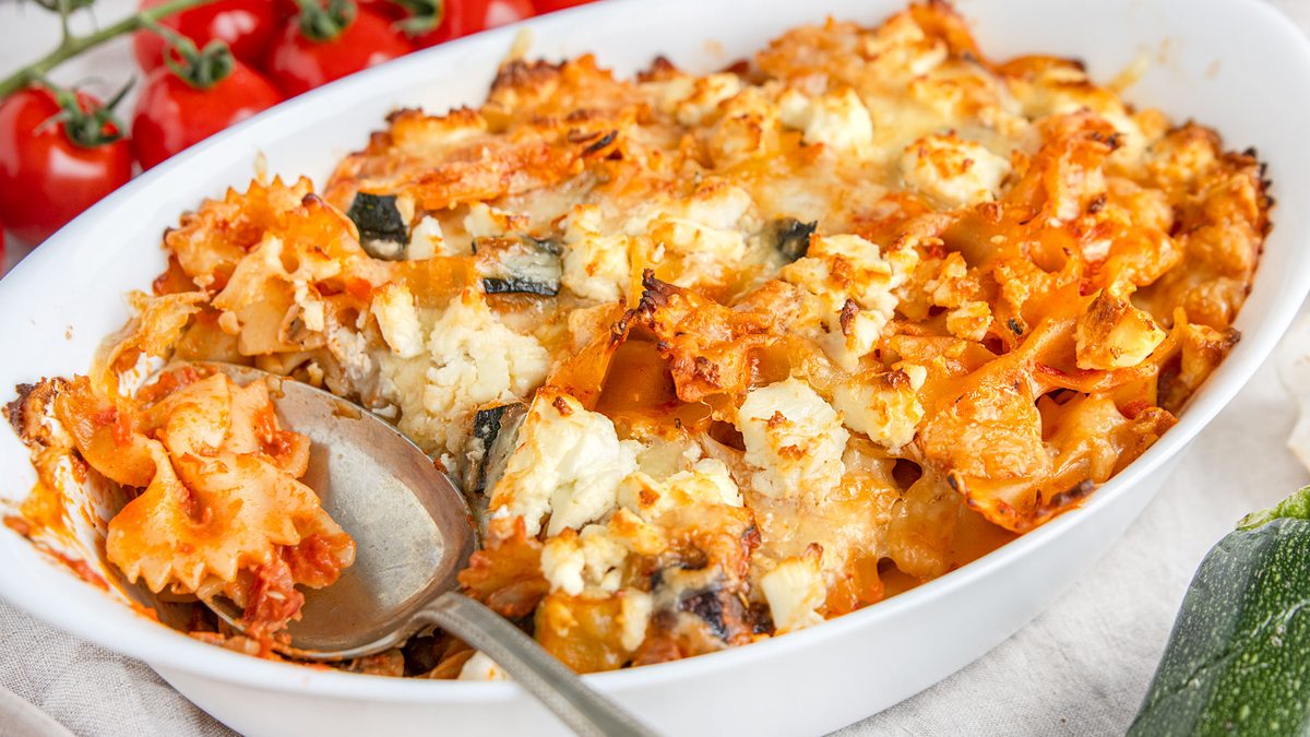 Vegetarischer Nudelauflauf mit Gemüse | Rezept - eat.de