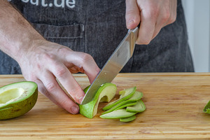 Avocado in Scheiben schneiden
