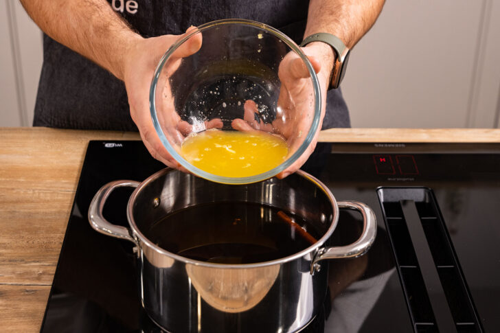 Orangensaft dazugeben