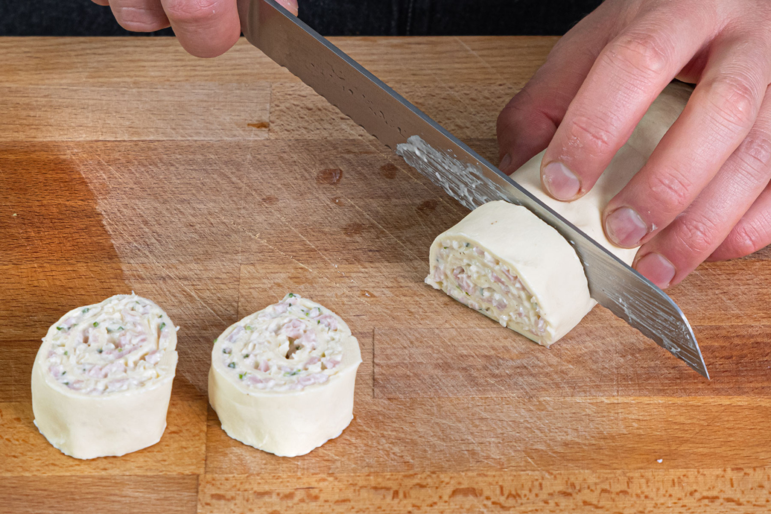 Blätterteig-Röllchen mit Schinken