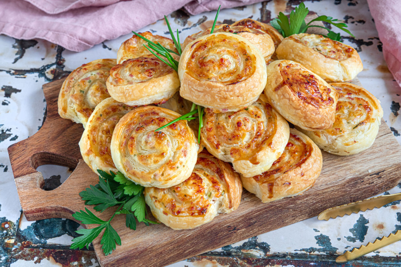 Blätterteig-Röllchen mit Schinken