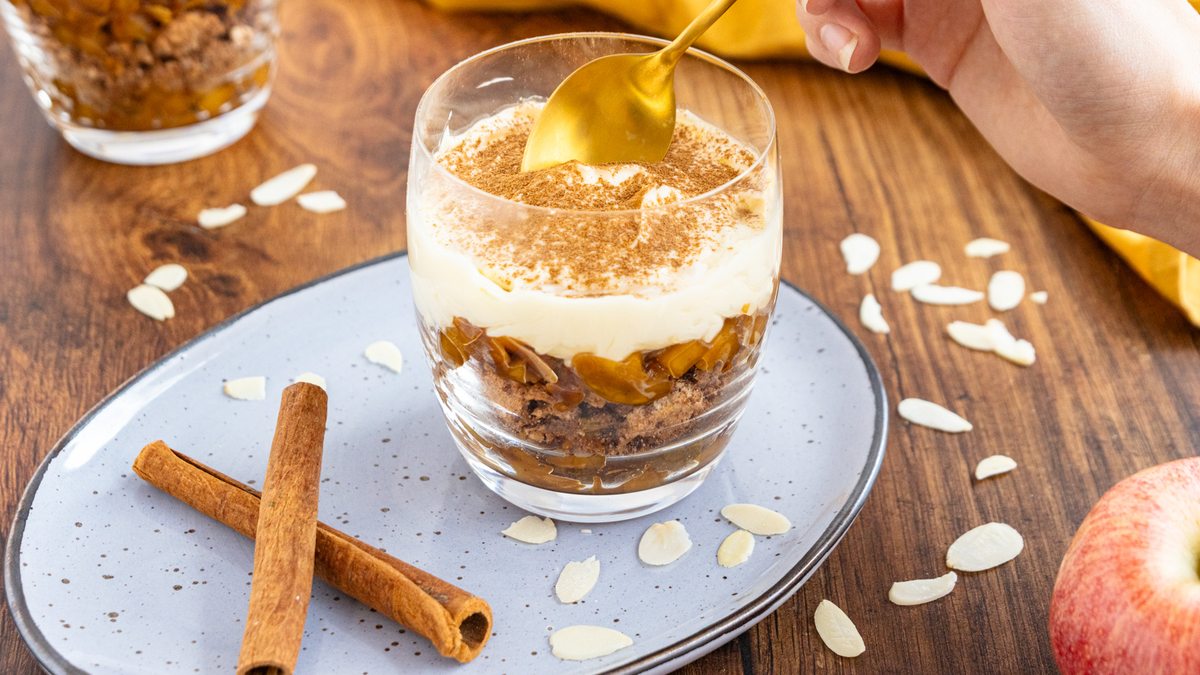 Bratapfel-Tiramisu im Glas | Rezept - eat.de