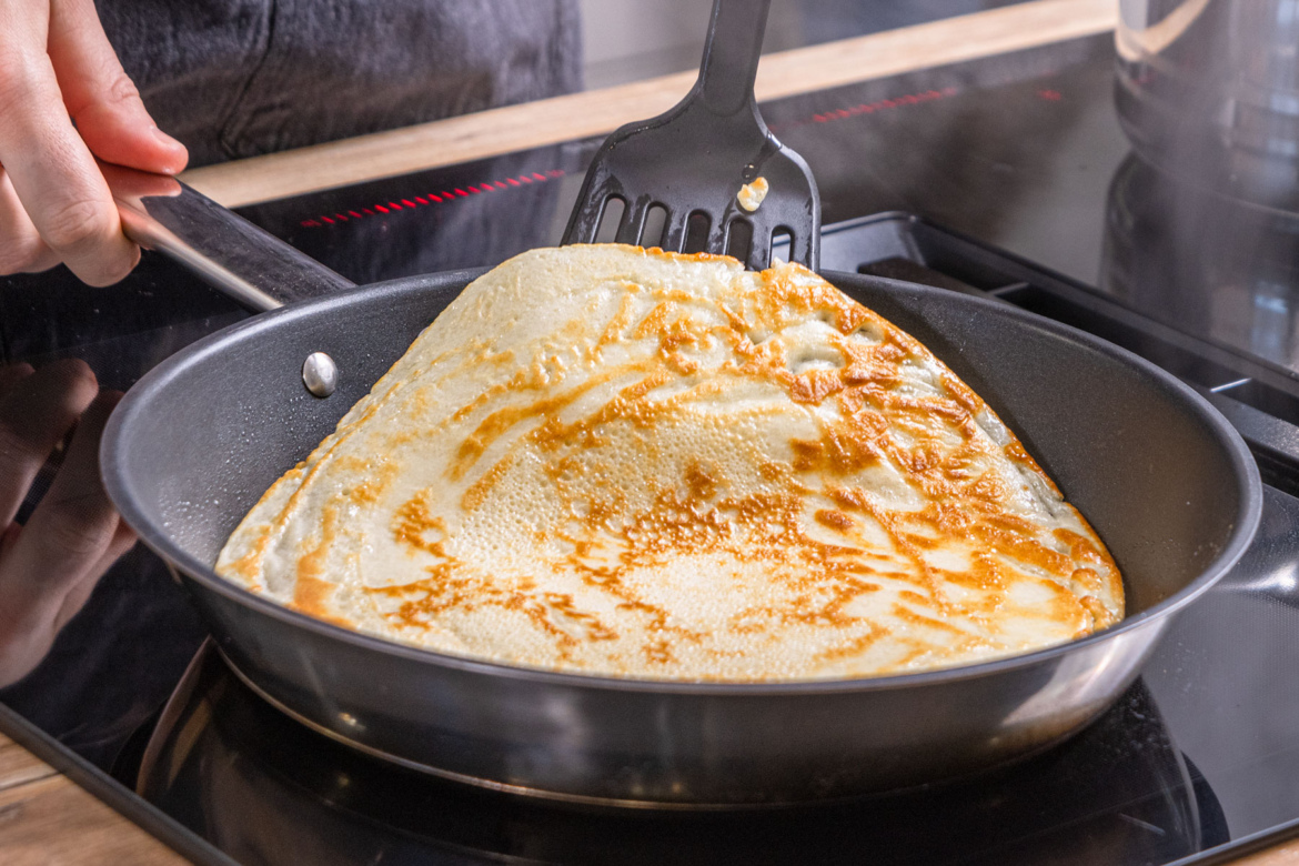 Deftiger Pfannkuchen mit Käse-Schinken-Füllung | Rezept Deftiger Pfannkuchen mit Käse-Schinken-Füllung | Rezept