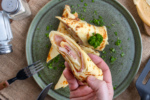 Deftiger Pfannkuchen mit Käse-Schinken-Füllung