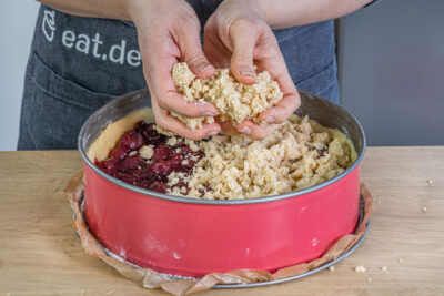 Streusel verteilen