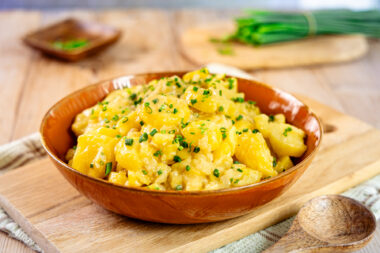 Kartoffelsalat mit Essig und Öl