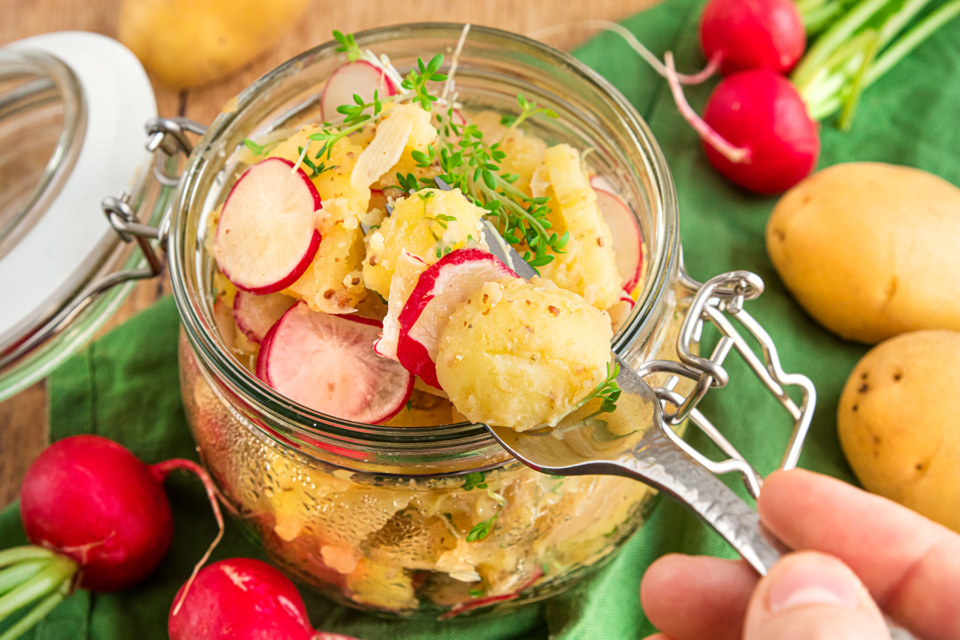 Kartoffelsalat mit Radieschen | Rezept - eat.de