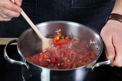 Paprika und Schalotten anbraten