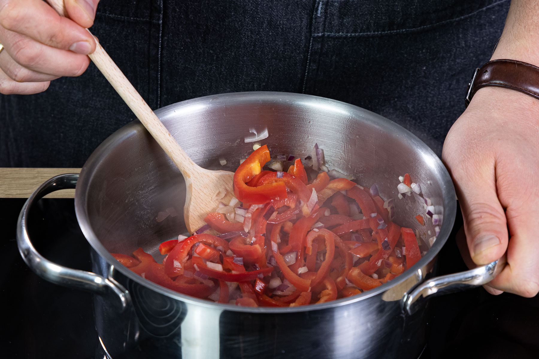 Paprika und Schalotten anbraten