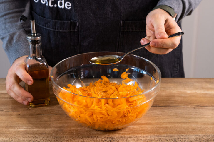 Essig dazugeben