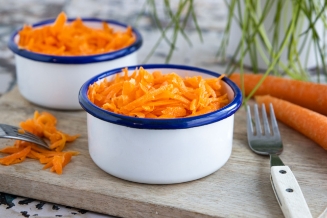 Klassischer Möhrensalat | Rezept - eat.de