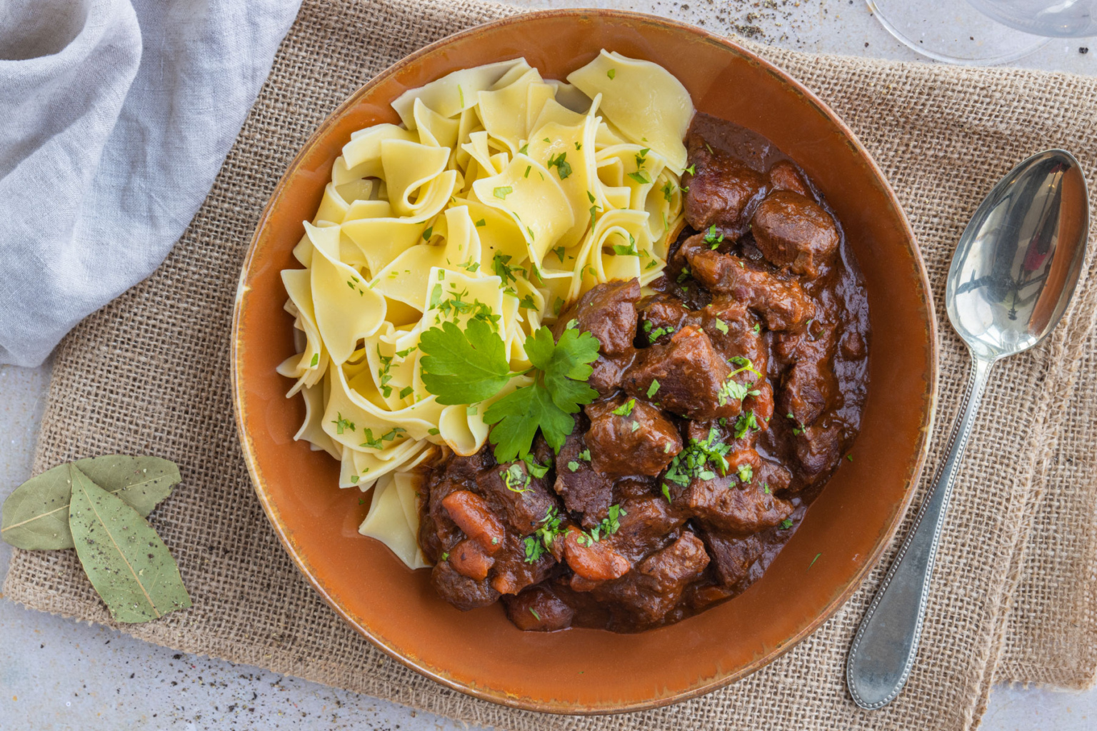 Wildgulasch: Kräftige &amp; aromatische Rezepte