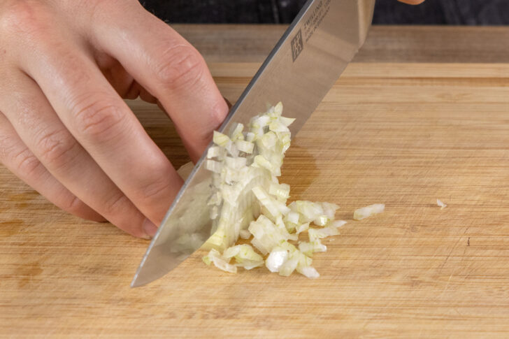 Zwiebel schneiden