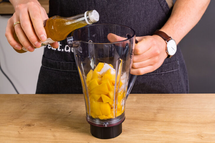 Mango Sirup dazugeben