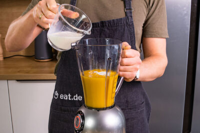 Milch dazugeben