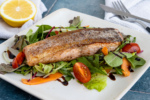 Mit Haut gebratenes Lachsfilet