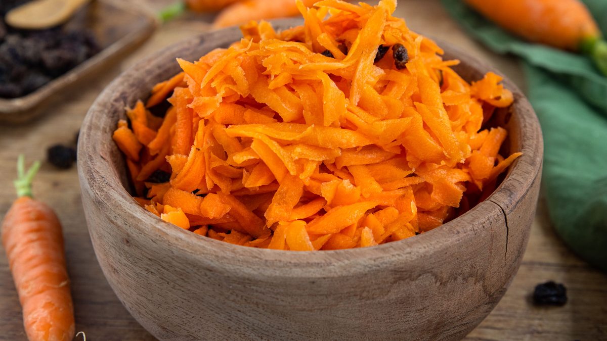 Möhrenrohkostsalat-Rezept: DDR-Möhrensalat