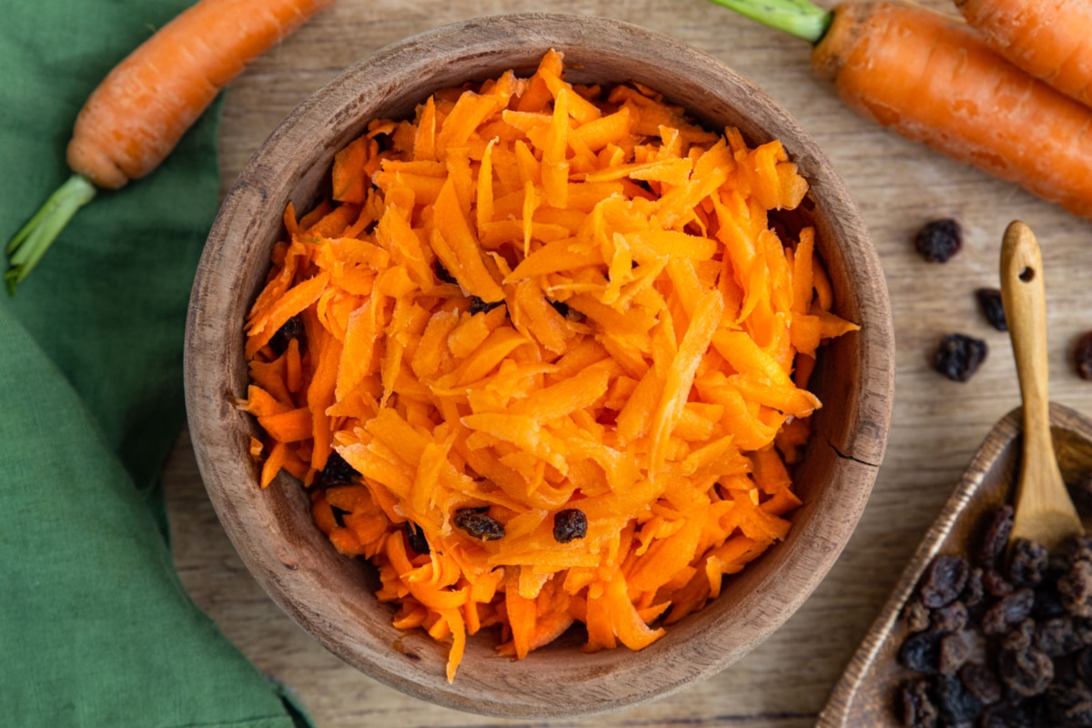 Möhrenrohkostsalat-Rezept: DDR-Möhrensalat - eat.de