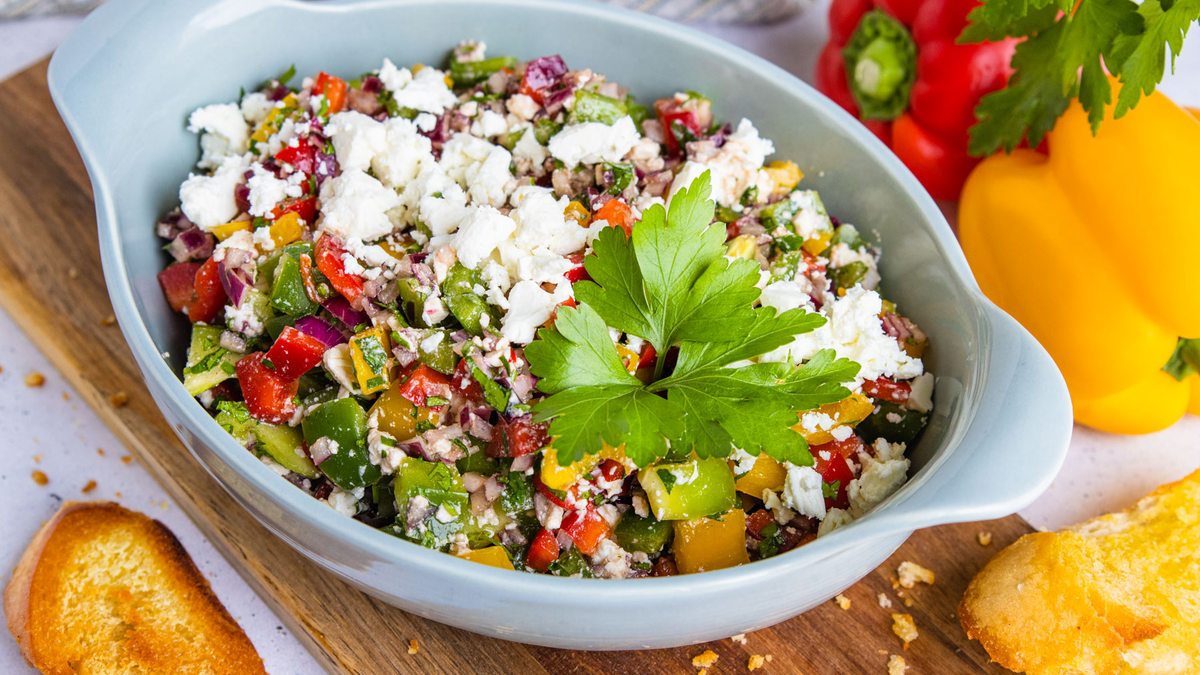 Paprikasalat mit Feta-Käse | Rezept - eat.de