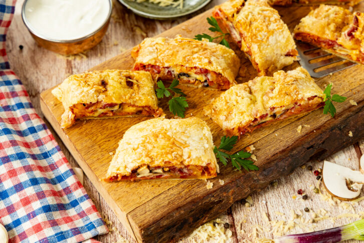 Pizza Strudel mit Blätterteig