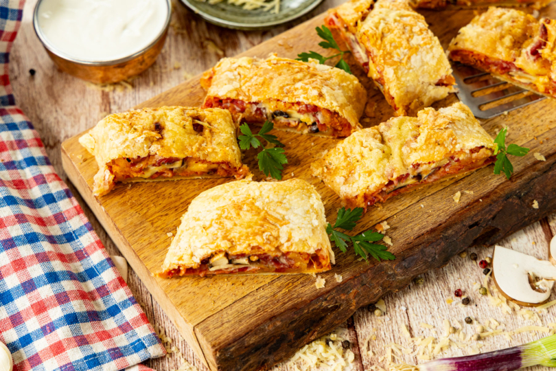 Pizza Strudel mit Blätterteig