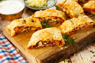 Pizza Strudel mit Blätterteig