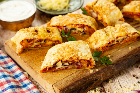 Pizza Strudel mit Blätterteig