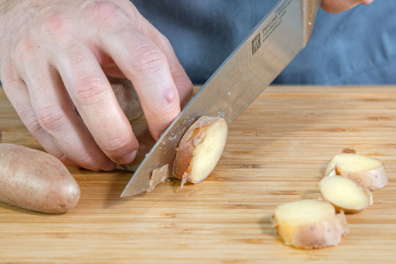 Raclette-Kartoffeln vorher kochen und in Scheiben schneiden