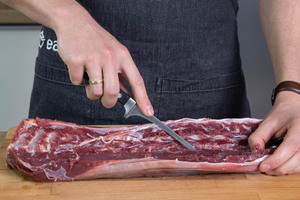 Fleisch vom Knochen lösen