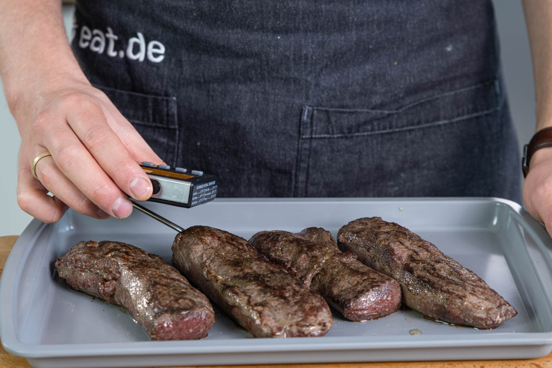 Rehrücken auf ein Blech legen