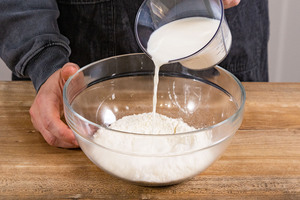 Milch dazugeben