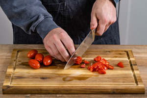 Tomaten würfeln