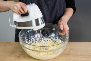 Butter und Zucker aufschlagen
