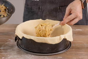 Zwiebelmasse einfüllen