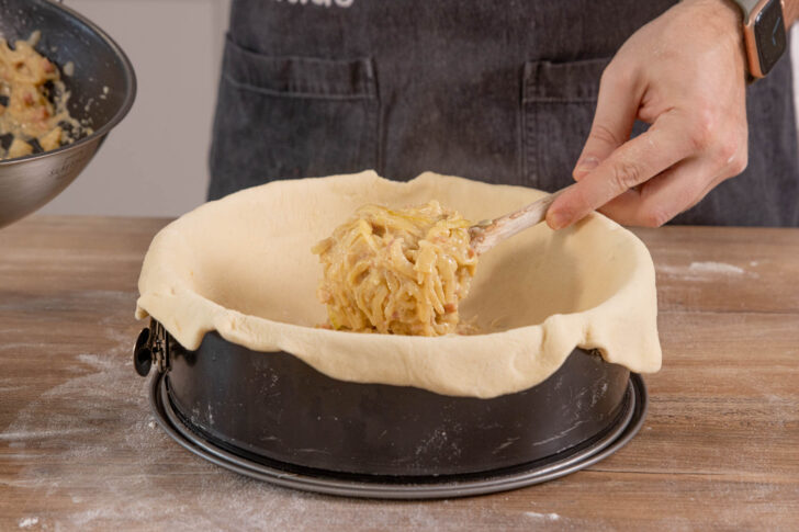 Zwiebelmasse einfüllen