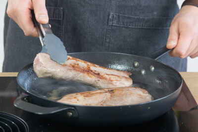 Wildschweinrücken anbraten