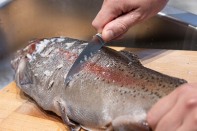 Fisch entschuppen